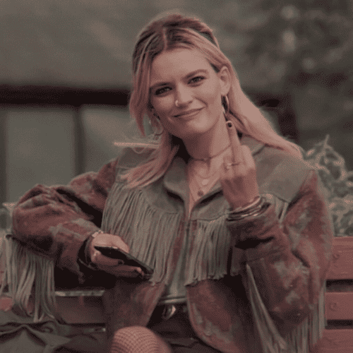 Maeve Wiley Outfits